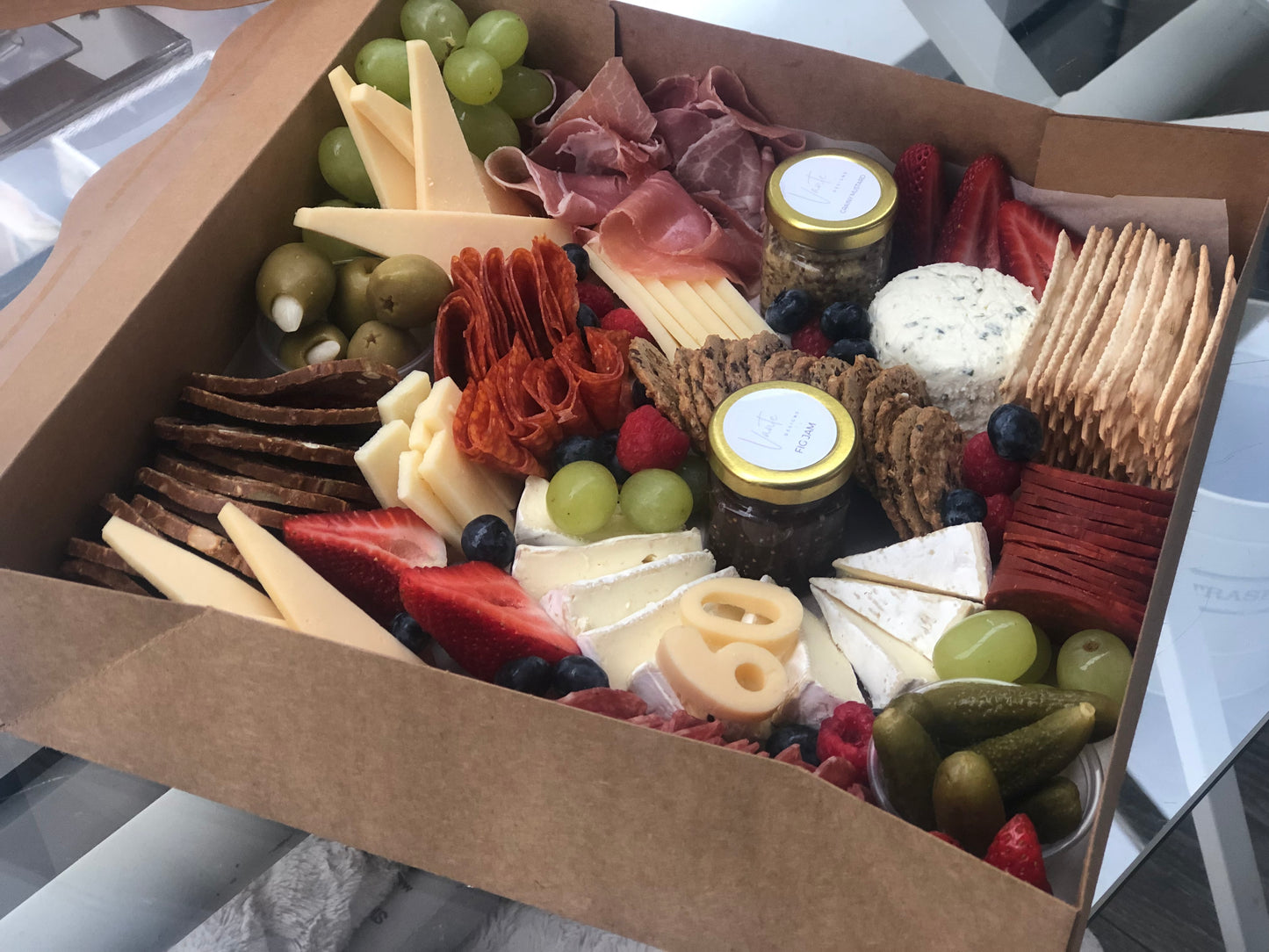 Classic Nibbles Charcuterie Box - Large